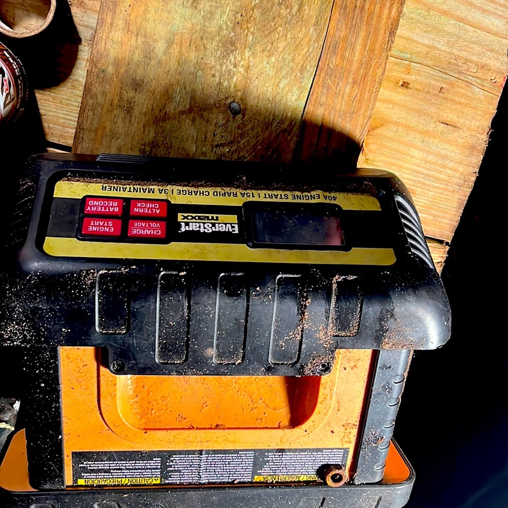 Battery charger like new